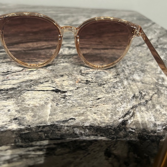 Elegant Brown Cat-Eye Sunglasses with Gradient Lenses